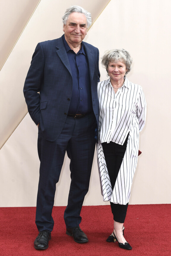 Imeldan aviomies on Downton Abbeysta tuttu hovimestari herra Carson alias Jim Carter.