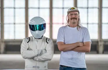 Ajokortiton Stig saapuu Top Gear -testiradalle – Teemu Selänteeltä luova ratkaisu