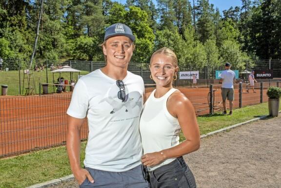 Viikon Kääkit: Markus Räikkönen biletti pikkutunneille, Jere Karalahti lapsuuden maisemissa, Hunks-Jani kauniissa seurassa