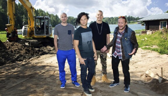 Laurin talot -ohjelmassa seurattiin Lauri Ylösen suunnittelemien talojen valmistumista Aleksi Valavuorelle, Elastiselle ja Jarppi Leppälälle.