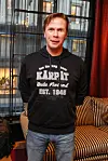 Tältä hampaattoman kuvan julkaisseen Jukka Rasilan suu näyttää nyt