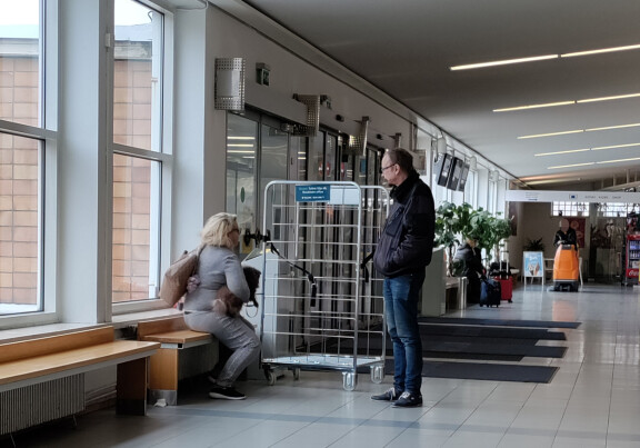 Johanna Tukiainen saapui Suomeen viime lauantaina. Hänen on-off-rakkaansa Veijo Lalli oli häntä vastassa laivaterminaalissa.