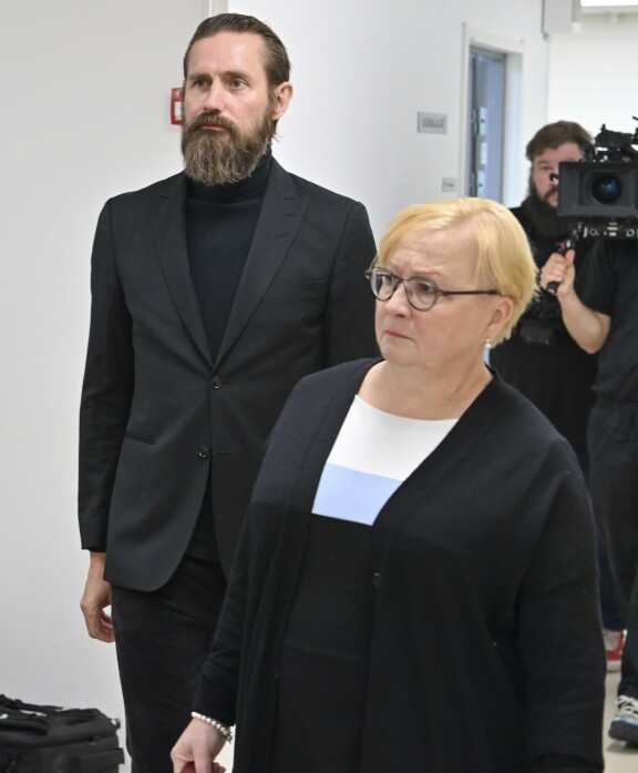 Tähkän uran pahin ja toistaiseksi ainoa skandaali syntyi, kun mies sai rikossyytteen seksuaalisesta teosta. Vaikka syyte käräjäoikeudessa hylättiin, oikeustaisto jatkuu hovioikeudessa. Tähkää avusti huippujuristi Riitta Leppiniemi.
