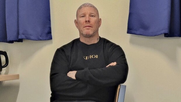 Tällainen on Janne ”Nacci” Tranbergin selli: tietokone lukittuna laatikkoon – kuva