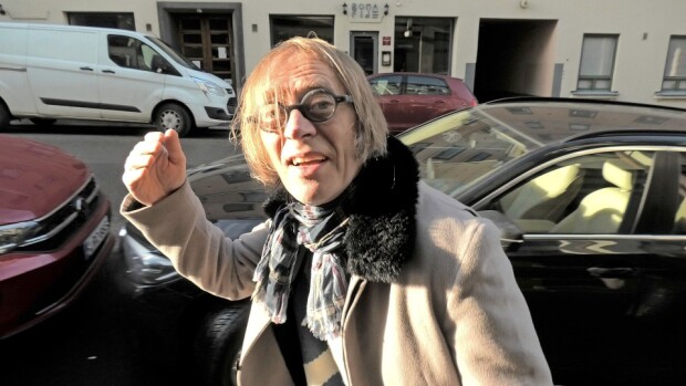 Useita avioerohakemuksia! Vaimonsa pahoinpitelystä epäillyn Mika Tommolan avioliitto on ollut myrskyisä