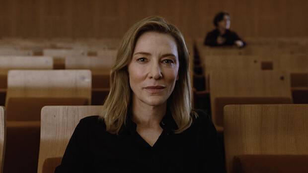 Elokuva-arvostelu: Oscar-ehdokas Tár on nerokas kuvaus mielen ja vallan rakenteista, jotka murtuvat yhtä aikaa – Cate Blanchettin päärooli kruunaa mestariteoksen Tár Cate Blanchett