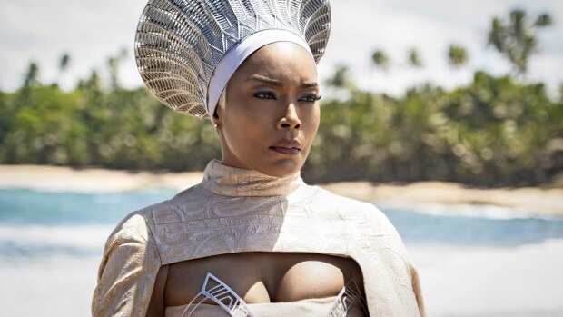 Angela Bassett perusti tuotantoyhtiönsä kertomaan tarinoita, joilla voi auttaa muita: – Tärkeää on auttaa naisia eteenpäin, ja tärkeintä pitää sydän mukana! Angela Bassett, Black Panther: Wakanda Forever