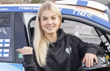 Oho! Janni Hussin uudessa rallikypärässä yllättävä kuva: "Halusin leikkisyyttä"