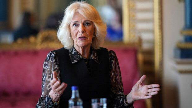 Nyt on sähäkkää! Kuningatar Camilla, 76, repäisi leopardikuosissa