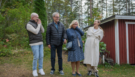 Kimon ja Sirkun reaktio, kun he näkevät tonttinsa. Huvila & huussi