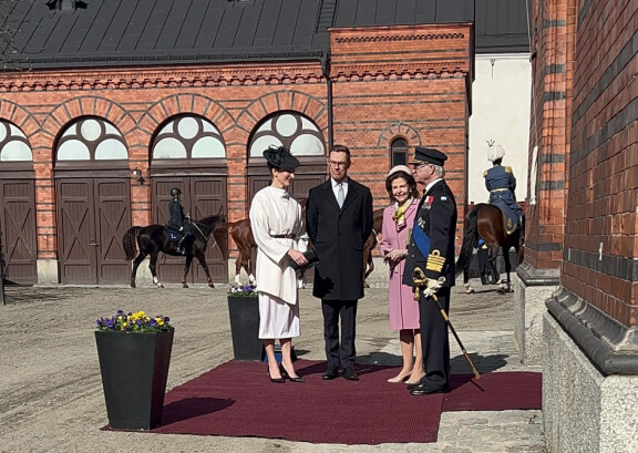 Seiska oli mukana seuraamassa, kun kuningas ja kuningatar vastaanottivat Suomen presidenttiparin.
