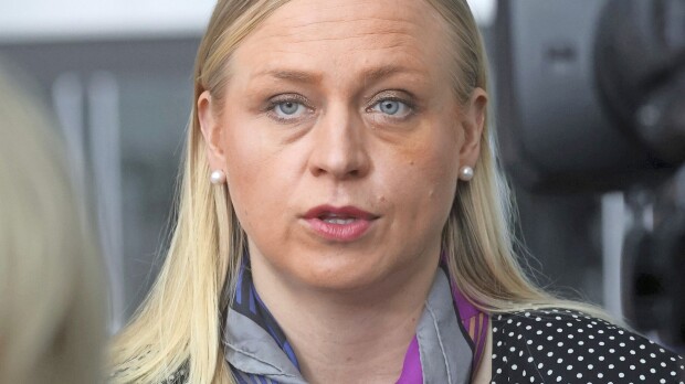 Elina Valtosen musta silmä herätti huomiota – poliitikkojen hämmentävä ulkonäkö kohauttanut aikaisemminkin