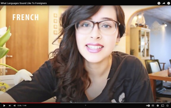 Sara nousi julkisuuteen ”Kielinaisena” vuonna 2014, kun hän julkaisi Youtube-videon, jossa hän matki eri kieliä. Menestyksen myötä hän muutti Hollywoodiin.