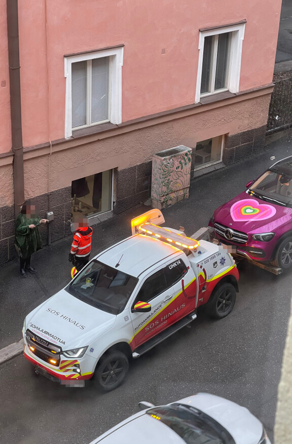 Petrus Pennasen autoa ei lopulta hinattu, sillä poliitikon mukaan hänen ystävänsä pelasti tilanteen.