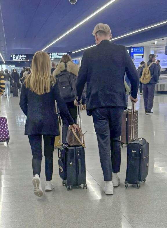 Topi Sukarin herrasmiesmäisyys herätti ihastusta lentoasemalla