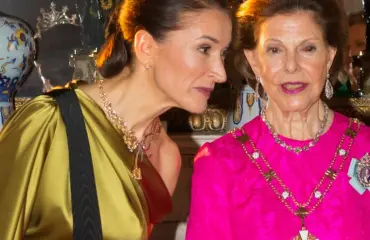 Ruotsin hovin illalliset: Suzanne Innes-Stubb häikäisi iltapuvussa - korun hintalappu yllättää