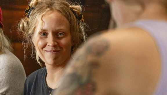 Kirsikka järkyttyi tehtävänannosta. Farmi Suomi Kirsikka Simberg ja Enni Koistinen