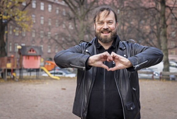 Harri Moisio tunnetaan parhaiten Radio Rockin aamuohjelman Korporaation juontajana.