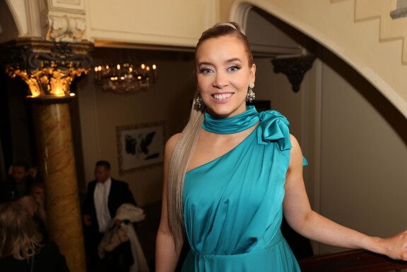 Sofia Virta ja Atte Ailio ovat remontoineet yhteistä kotiaan kohta jo puoli vuotta. Kyseessä on harvinaisen hulppea kattohuoneisto.