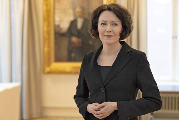 Jenni on runoilija, mutta myös valtiotieteiden tohtori.