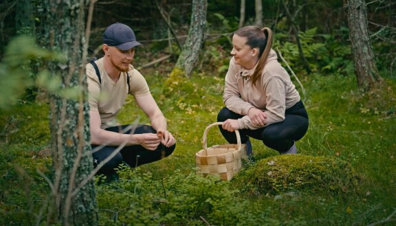 Aki ja Mirella kävivät treffeillä metsässä. Kolmiodraama
Aki, Mirella