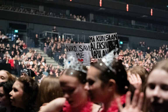 Omistautuneet fanit jonottivat Nokia Arenalle tuntikausia.