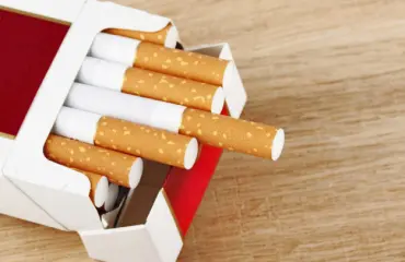Tupakointi menetti cooliutensa – tilalle "kusta ja paskaa"