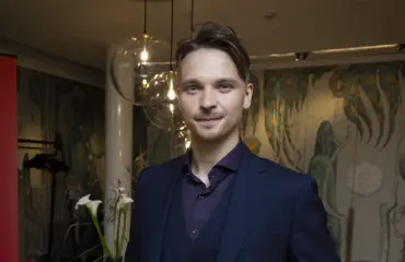 Roope Salminen avautui tv:ssä äitisuhteestaan: ”Ei hirveästi koskaan rakastanut mua”