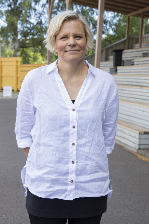 Paula Noronen juontaa Pilvin kanssa podcastia.