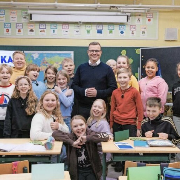 Ensimmäisessä jaksossa Petteri Orpo saa vastailla suoriin kysymyksiin. Petteri Orpo aloitti Luokan edessä -tentit.