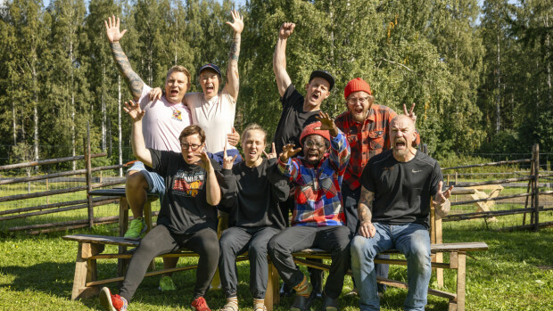 Farmilaisten tehtävä herättää ällötystä – joutuivat levittelemään omaa ulostettaan ja erottelemaan tamponit Farmi Suomi