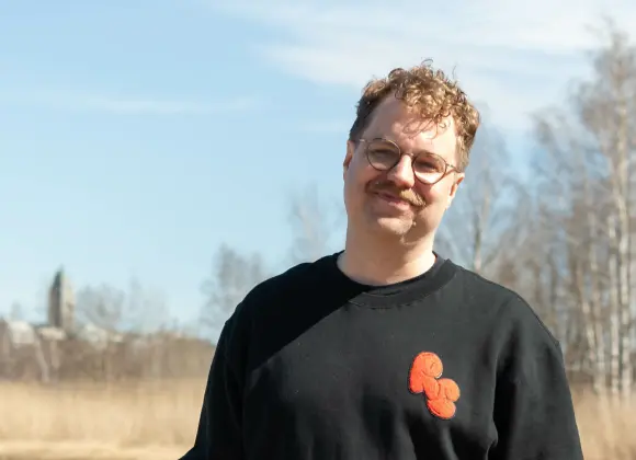 Suomalaisnäyttelijä tympääntyi Pariisissa – kyllästyi ihmisten suuteluun