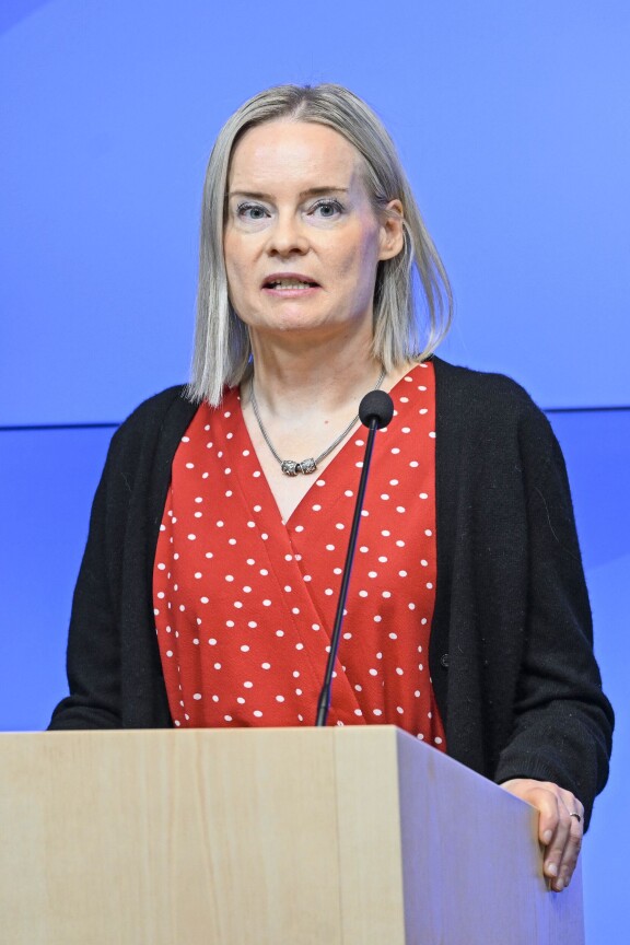 Riikka Purra kertoi julkisuuteen, että hänellä
on mennyt luotto Timo Vornaseen. – Jos
perussuomalainen kansanedustaja kulkee
päihtyneenä aseen kanssa ja ampuu sillä,
silloin luottoa ei enää ole, puolueen puheenjohtaja
totesi lehdistötilaisuudessa.