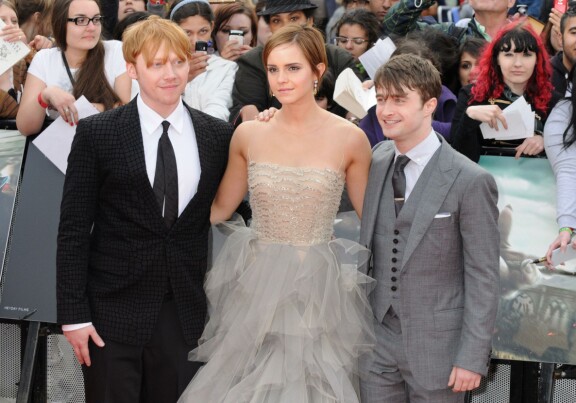 Rupert Grint, Emma Watson ja Daniel Radcliffe tekivät kymmenen vuoden aikana kahdeksan Harry Potter -elokuvaa. Kuva vuodelta 2012 Kuoleman varjelukset osa kaksi -elokuvan ensi-illasta.