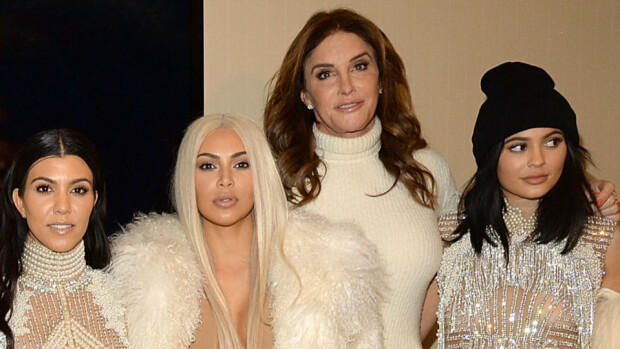 Dokumenttipaljastus intiimistä keskustelusta: Näin Kardashianit reagoivat isänsä sukupuolenkorjaukseen