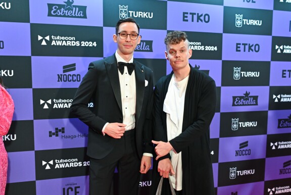 Lakko ja Herbalisti Tubecon Gaalan punaisella matolla 2024.
