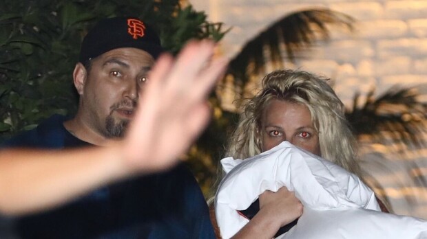 Ei herkille! Britney Spears esitteli murjoutunutta jalkaansa - taustalla tappelu uuden kullan kanssa?