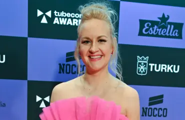 Mitä pukuloistoa! Seiska keräsi yhteen Tubeconin räiskyvimmät tyylit - Auri Kananen kuin pesusieni!