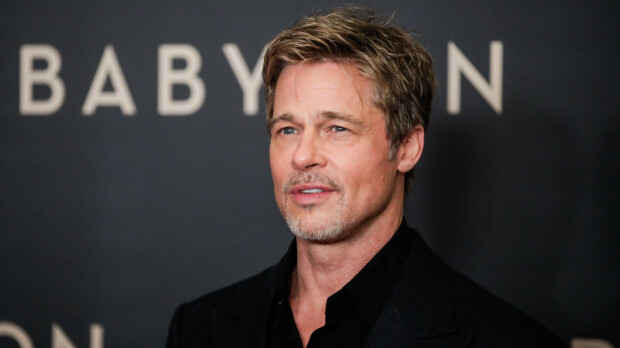 Aww! Brad Pitt ja Ines De Ramon bongattiin romanttisella rantakävelyllä – harvinaiset paparazzikuvat