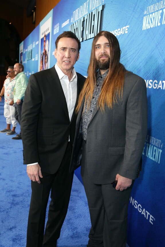 Nicolas Cage (vas.) ja Weston Cage vuonna 2022.