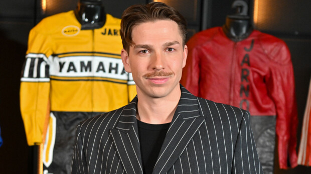 Tom Rejström näyttelee moottoripyörälegenda Jarno Saarista tv-sarjassa – eräs tapaaminen kosketti erityisesti