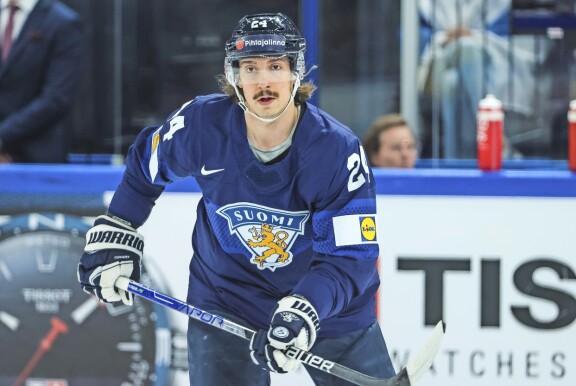 Hannes Björninen on kova pelimies, mutta myös melkoisen komea ilmestys.