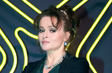 Hittisarjasta palkittu Helena Bonham Carter käänsi takkinsa: "The Crown on lopetettava"