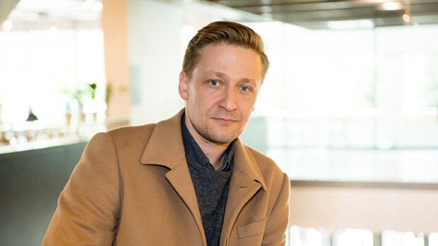Maailmalla uraa tehnyt Kristofer Gummerus on uusi Salkkarit-tähti: ”Täällä ei ole mitään diivailua” Kristofer Gummerus