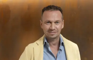 No nyt! Kauramiljonääri JP Kukkonen kuherteli blondin kanssa – kuva