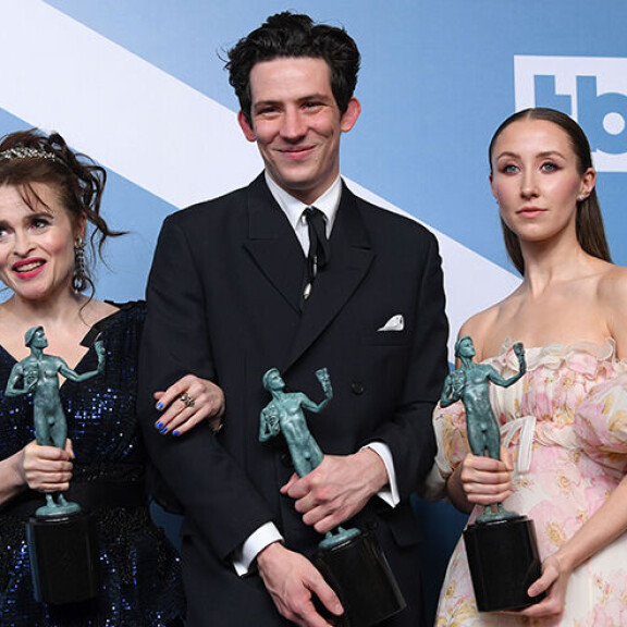 Vuonna 2020 The Crown -näyttelijät Helena Bonham Carter (prinsessa Margaret), Josh O´Connor (prinssi Charles) ja Erin Doherty (prinsessa Anne) palkittiin Screen Actors Guild -palkinnolla. Helena Bonham Carter, Josh O´Conner ja Erin Doherty
