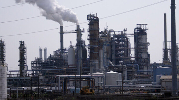 Öljy-yhtiöt viestivät ilmastonmuutosta vastaan – Ulkolinja tutkii härskiä käytöstä Öljy-yhtiö