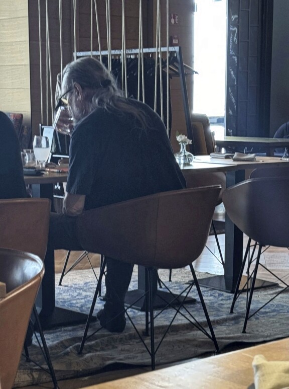 Markus Selin, JP Kukkonen ja Netta-rakas lonkerolounaalla – kuvat