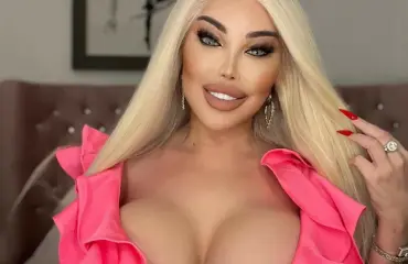 Hups! Jessica Alves vilautteli rannalla