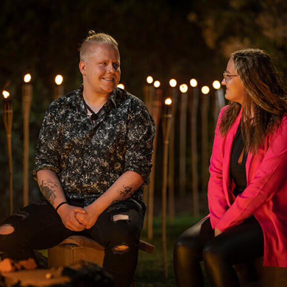 TIS: Semi ja Julia kohtaavat viimeisellä iltanuotiolla – miten Semi selittelee touhunsa sinkku-Merin kanssa? Temptation island suomi